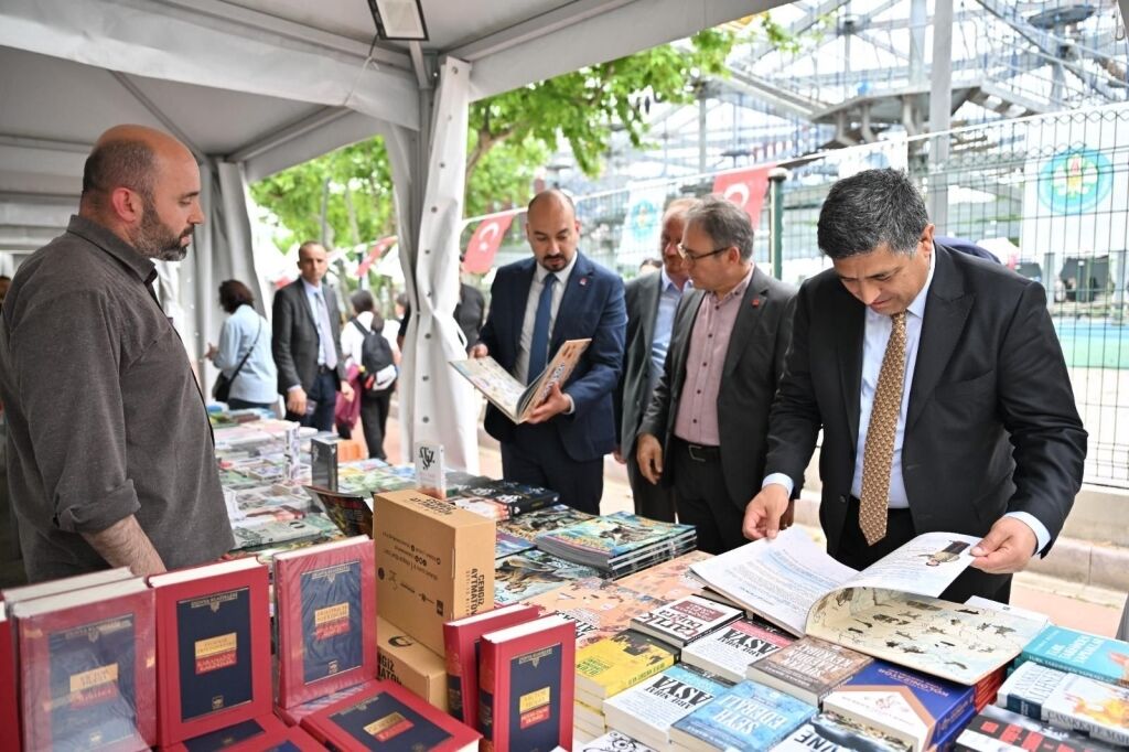 9. Manisa Kitap Fuarı Kapılarını Açtı! (2)
