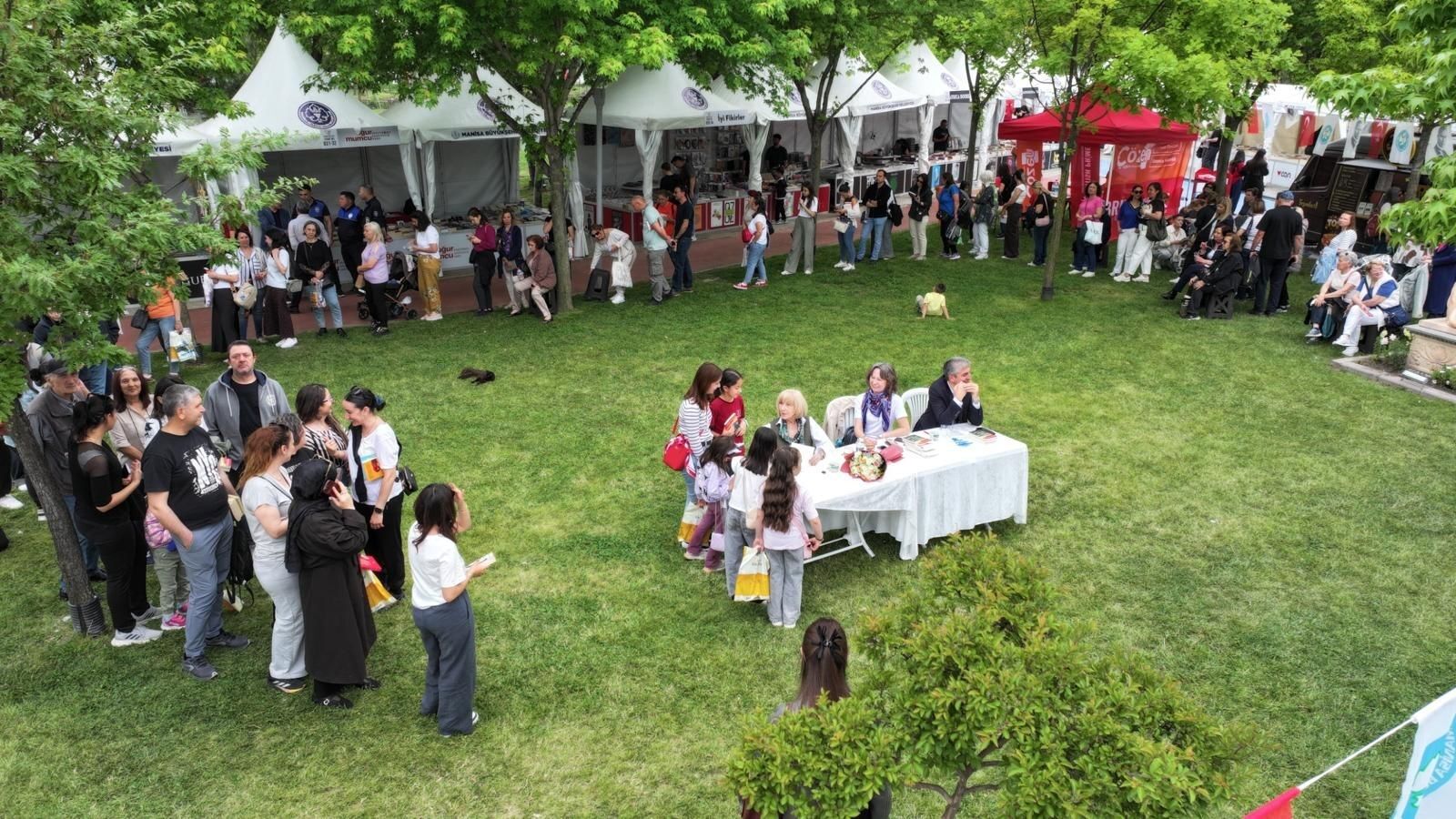 9. Manisa Kitap Fuarı Kapılarını Açtı! (3)