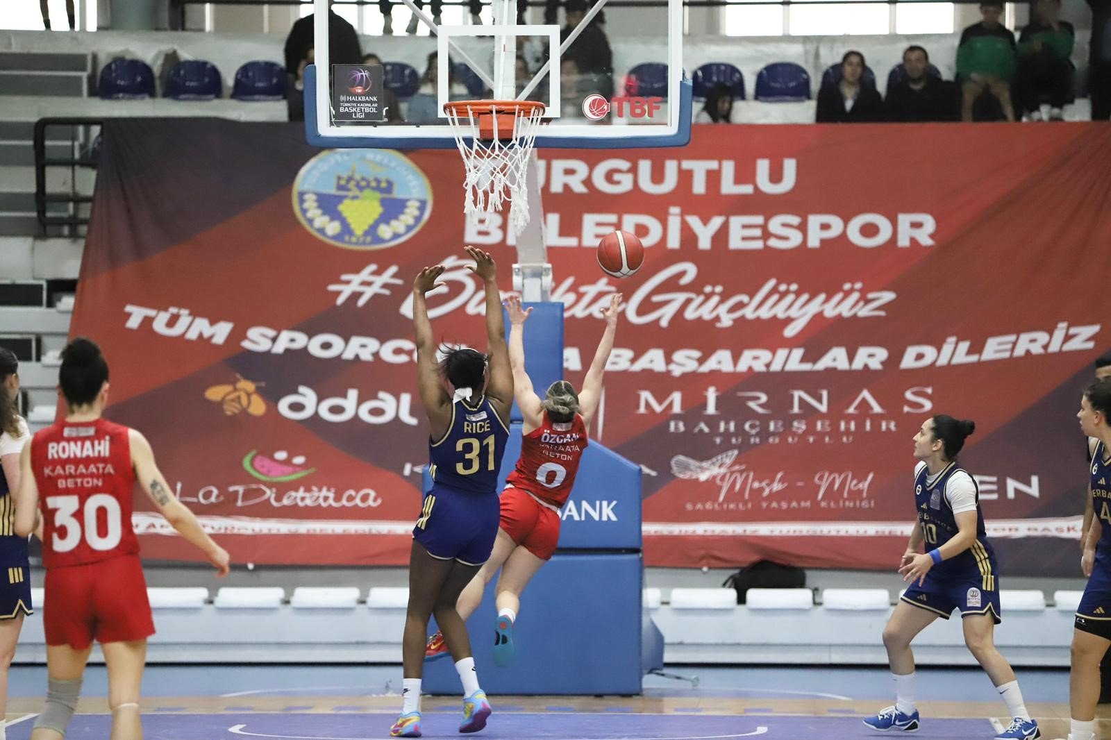 Manisa'da muhteşem geri dönüş: Fenerbahçe'yi devirdiler-.1.1