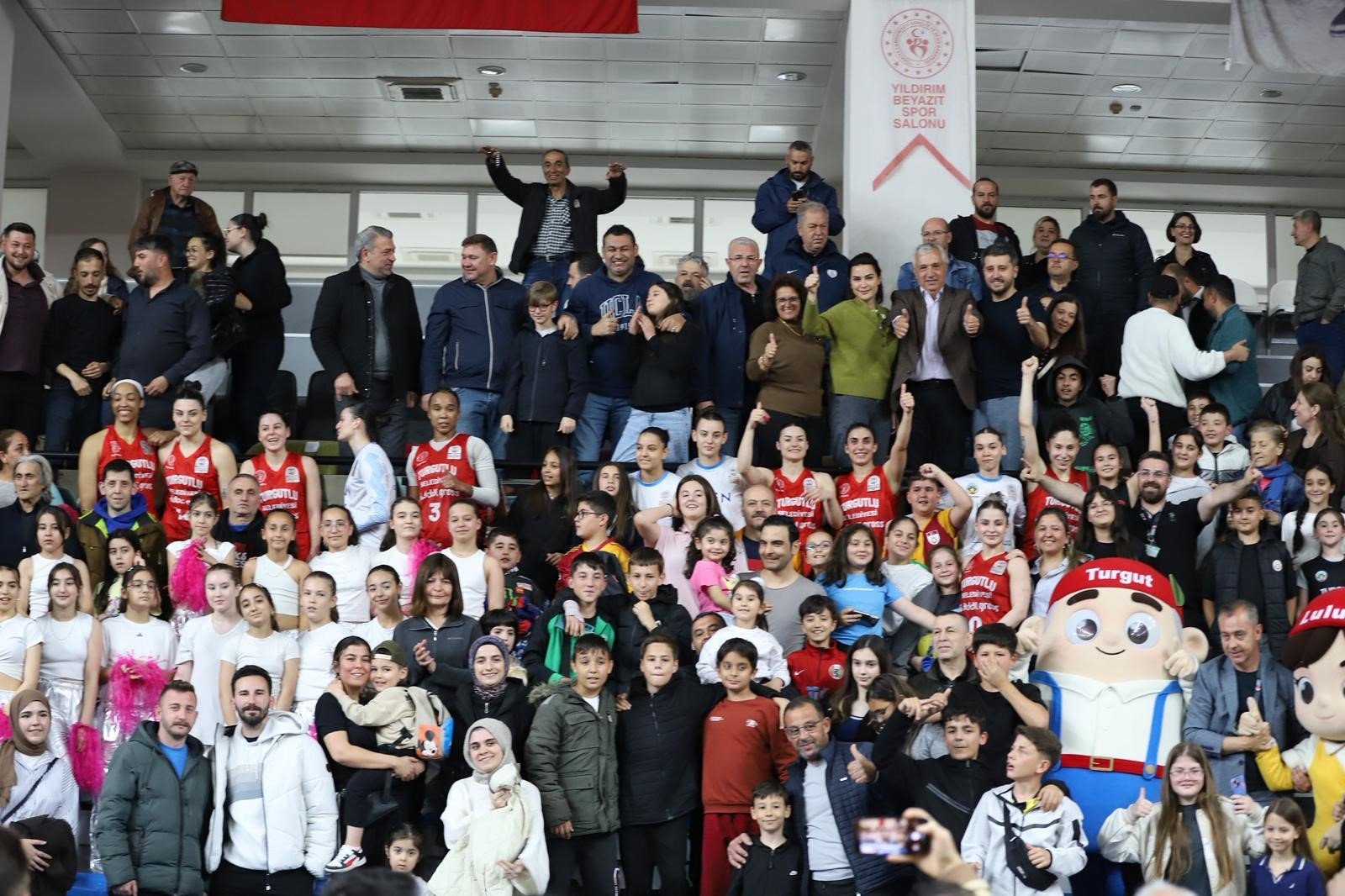 Manisa'da Fenerbahçe maçında 95 desibellik muhteşem destek-.1