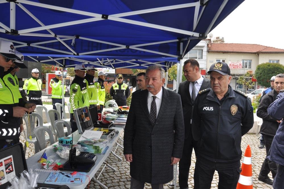 Salihli'de öğrencilere uygulamalı trafik eğitimi