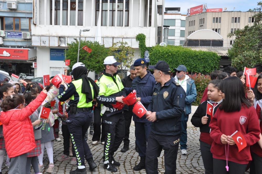 Salihli'de öğrencilere uygulamalı trafik eğitimi-2