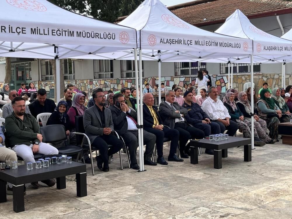 Alaşehir'de öğrencilerin gösterileri büyük beğeni topladı