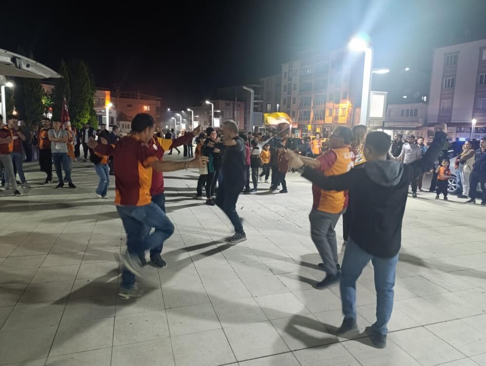 Selendi’de Galatasaray’ın şampiyonluğu coşkuyla kutlandı-1