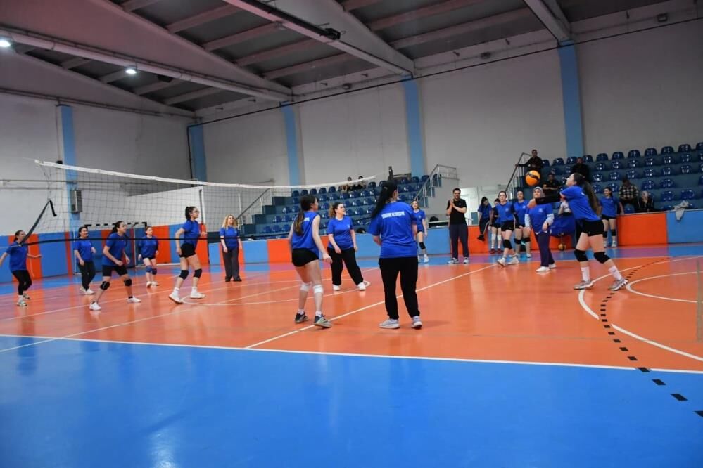 Yunusemre Belediyespor’dan Anneler Günü’ne özel voleybol turnuvası