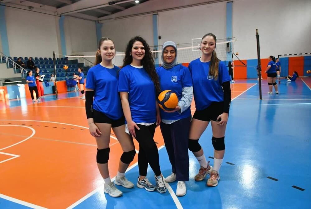 Yunusemre Belediyespor’dan Anneler Günü’ne özel voleybol turnuvası
