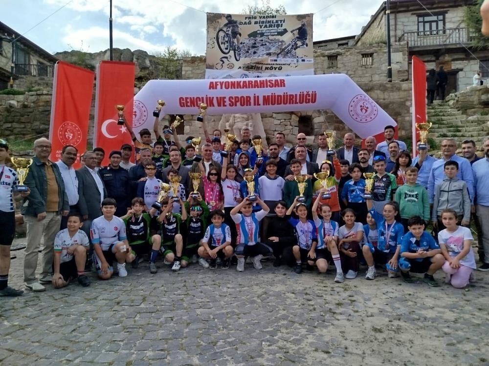 Akhisarlı Sporculardan Madalya Yağmuru