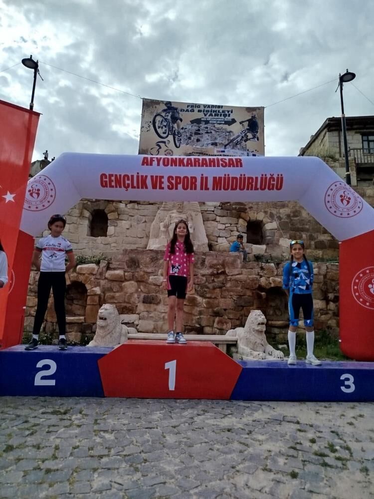 Akhisarlı Sporculardan Madalya Yağmuru-2