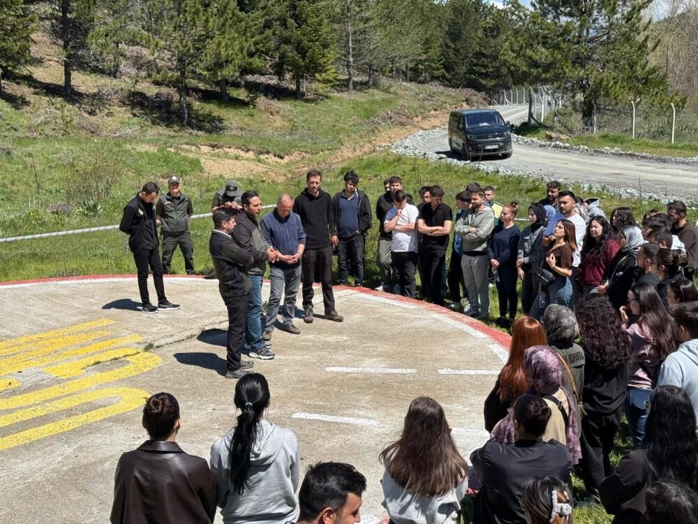 Demirci'de Ormanlar İçin Çifte Etkinlik: Minikler Fidan Dikti, Gençler Yangınla Mücadeleyi Öğrendi-1