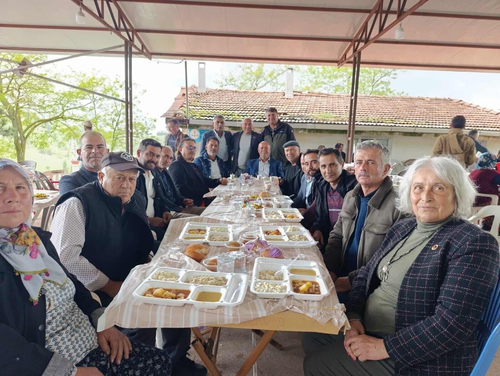 Gördes'te geleneksel köy hayrı coşkusu-.3.1