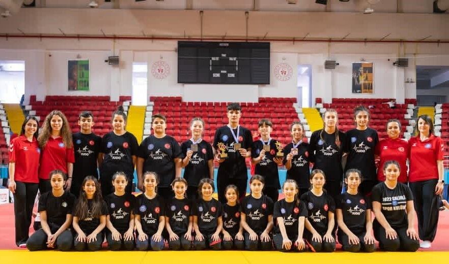 Manisalı güreşçiler Türkiye Şampiyonası'na damga vurdu-.3.1-1