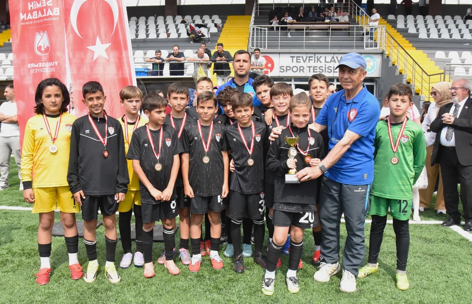 Yunusemre’de 19 Mayıs coşkusu futbol turnuvasıyla yaşandı-1