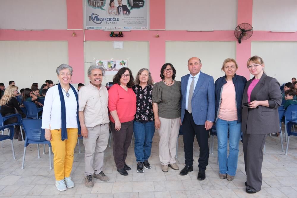 Sarıgöllü yazar Vicdan Efe, Öğrencilerle buluştu-1