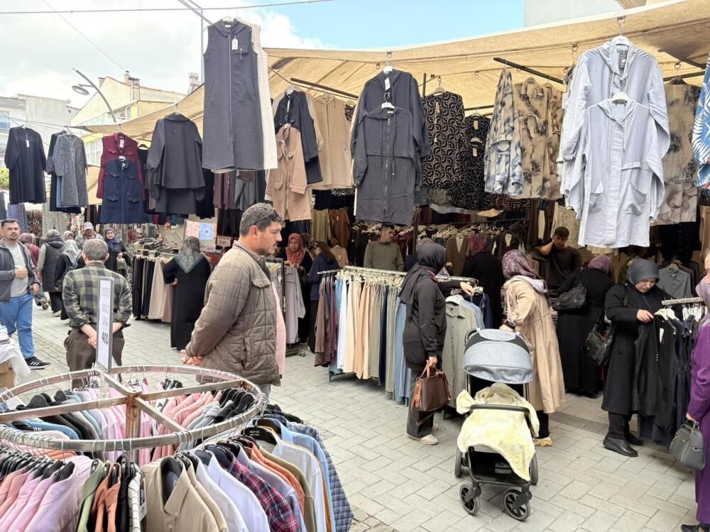 Kurban Bayramı Öncesi Gördes Pazarı’nda Büyük Yoğunluk-1