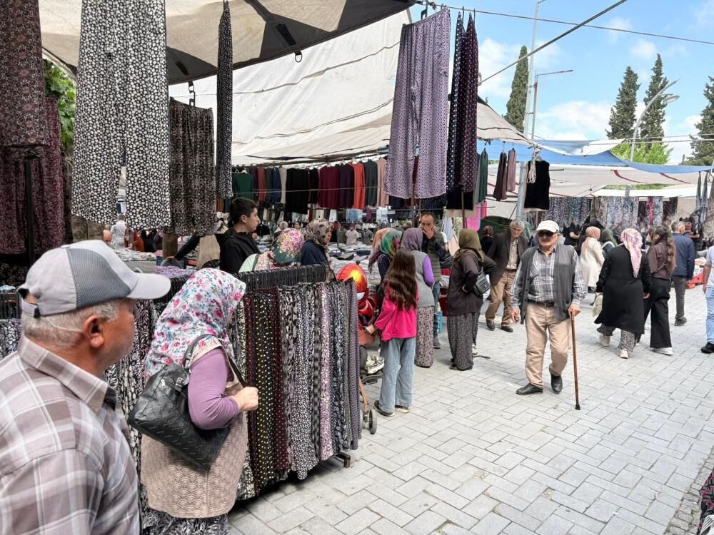 Kurban Bayramı Öncesi Gördes Pazarı’nda Büyük Yoğunluk-2