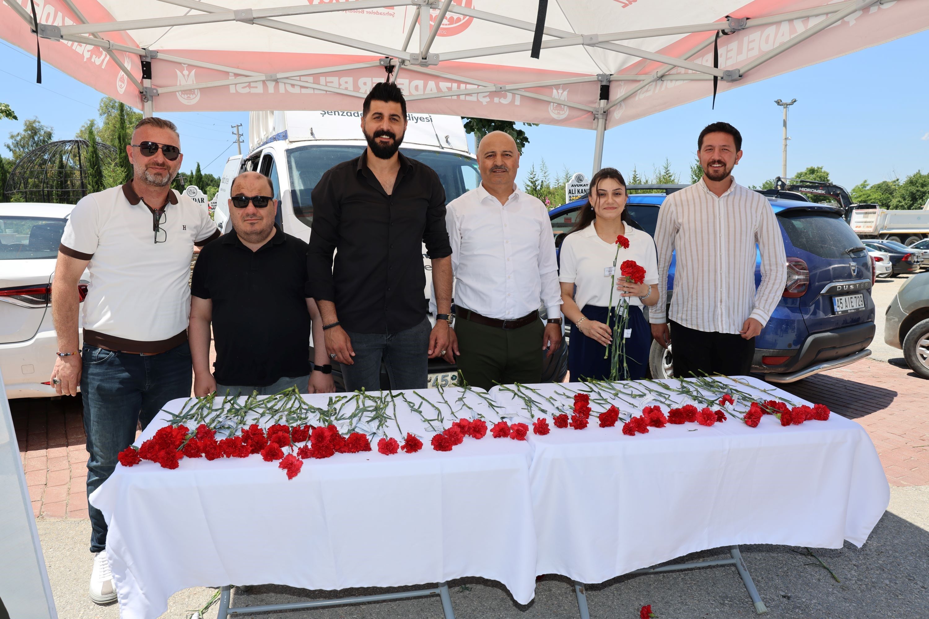 Şehzadeler'de Bayram öncesi anlamlı jest
