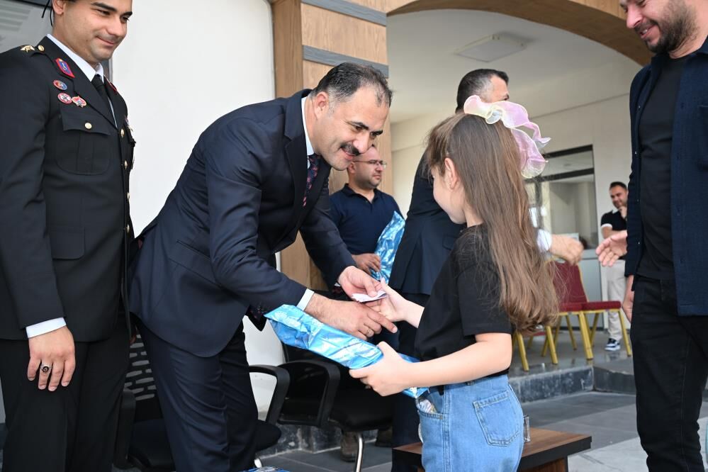 Demirci'de Geleneksel Bayramlaşma Programı Yoğun Katılımla Gerçekleşti-1