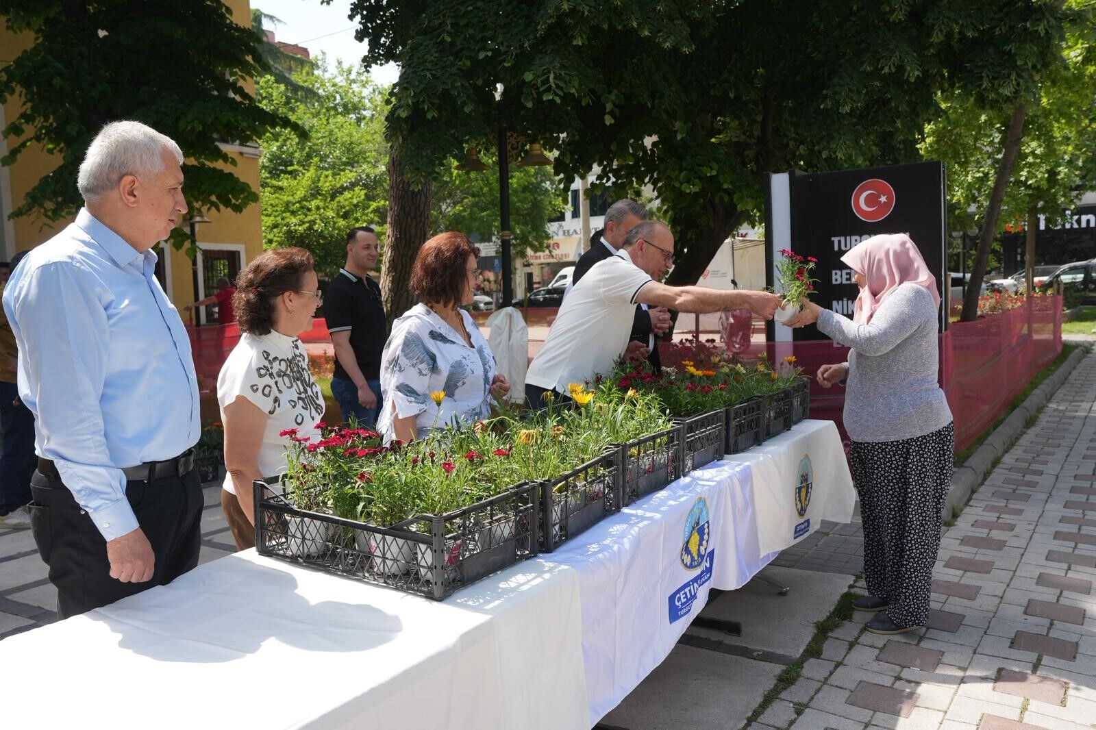 Çetin Akın’dan Anneler Günü’ne Özel Kutlama (1)