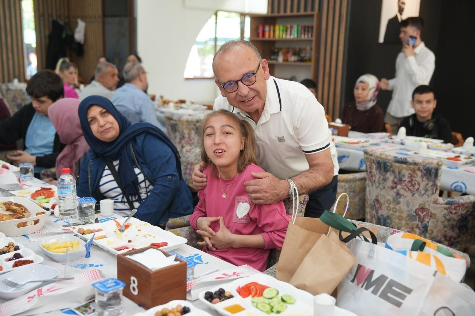 Çetin Akın’dan Anneler Günü’ne Özel Kutlama (3)