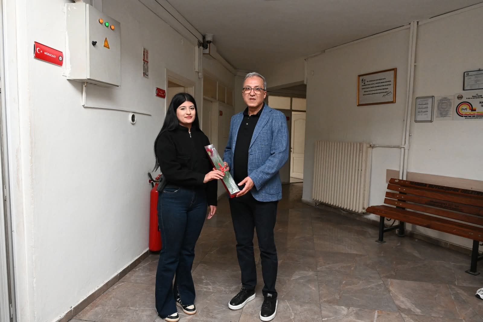 Manisa'da Emniyet Müdürü Karayel'den Kadın Polislere Anneler Günü Jesti-1