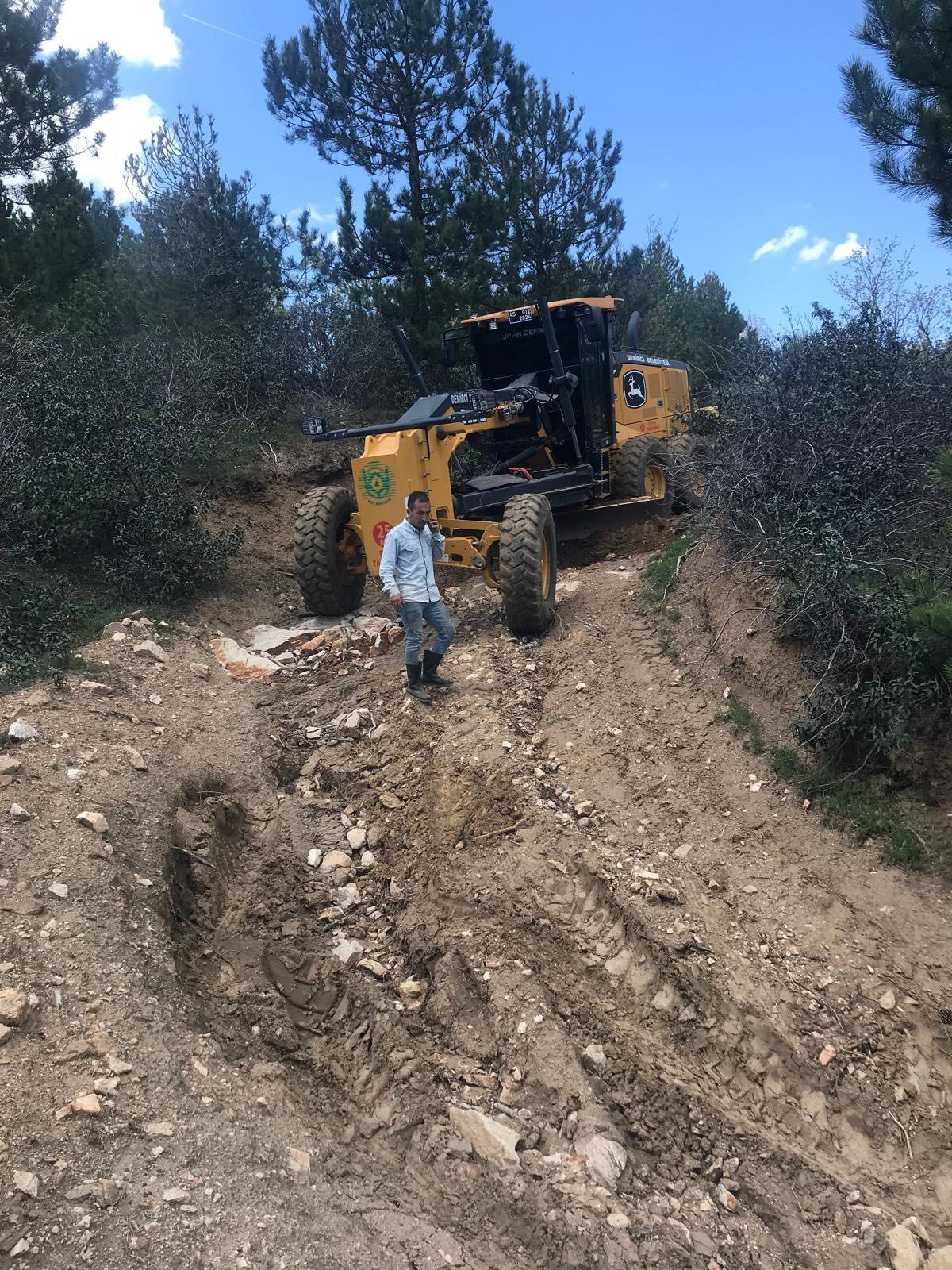Demirci'de 10 Kilometrelik Arazi Yolu Yenilendi! (3)