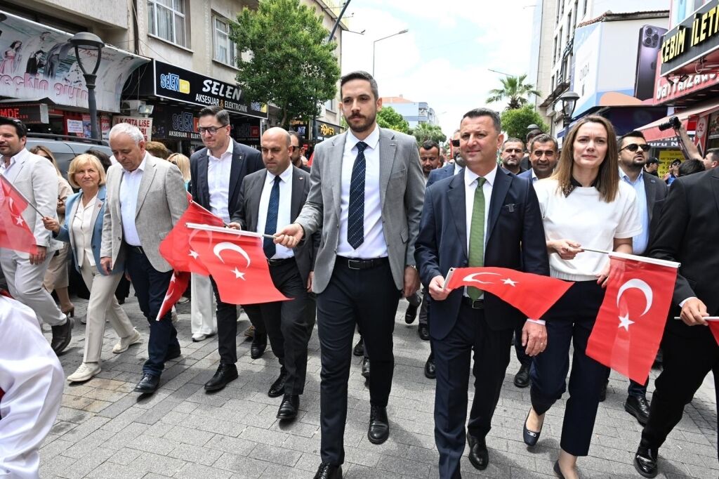 Akhisar’da 567 yıllık gelenek coşkuyla yaşatıldı: Çağlak festivali korteji büyük ilgi gördü-2