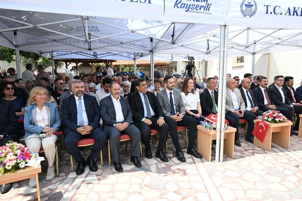 Akhisar’da 567 yıllık gelenek coşkuyla yaşatıldı: Çağlak festivali korteji büyük ilgi gördü-1