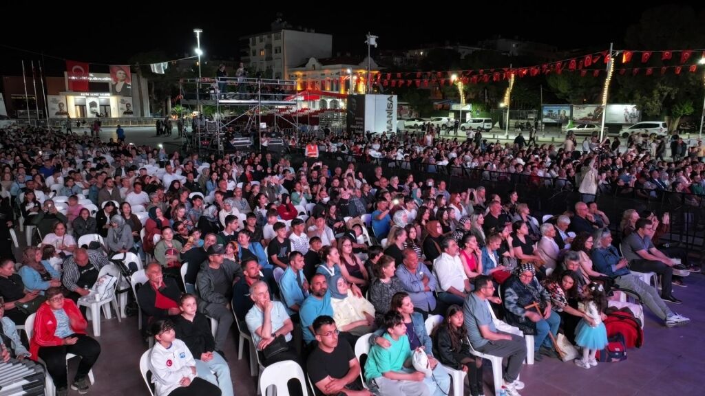 Manisa’da 19 Mayıs coşkusu senfoni ve çok sesli koroyla taçlandı-4