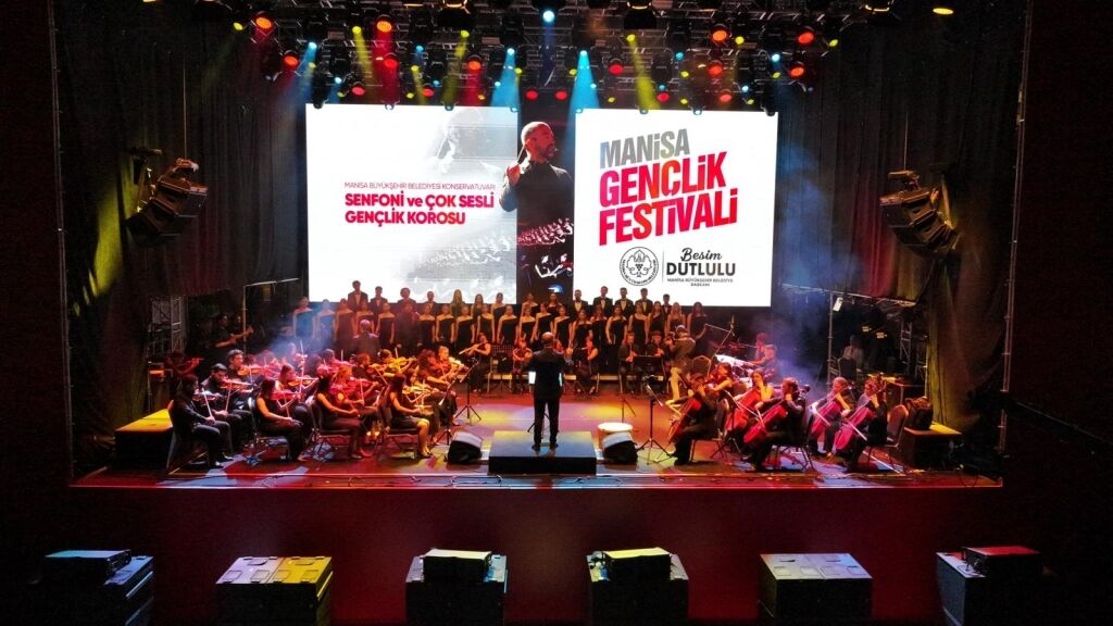 Manisa’da 19 Mayıs coşkusu senfoni ve çok sesli koroyla taçlandı-2
