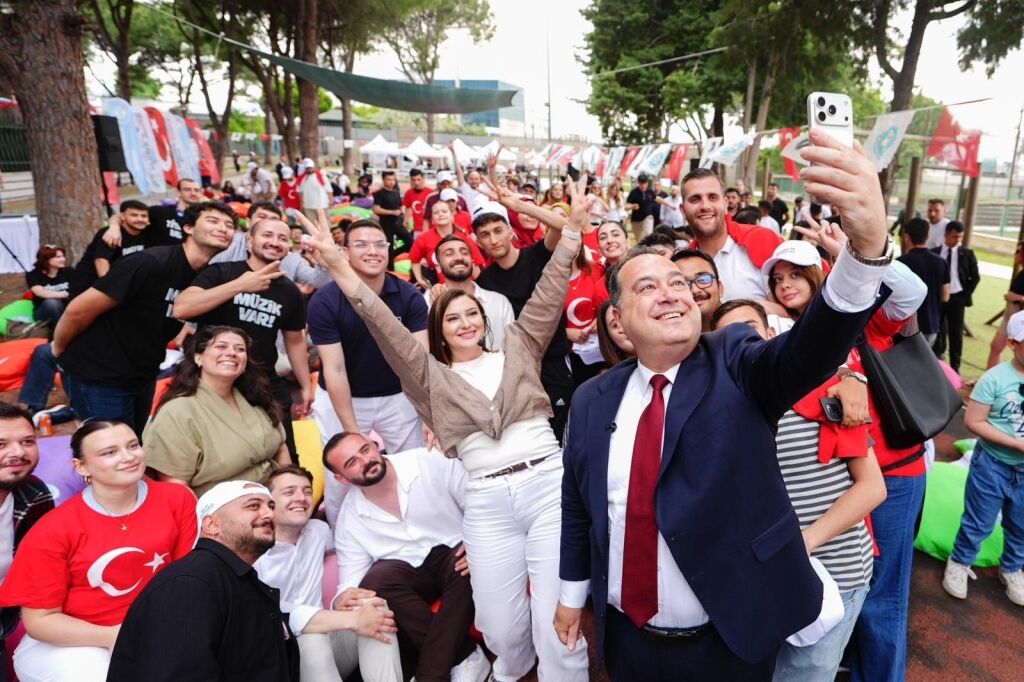 Başkan Dutlulu gençlerle buluştu: “Manisa’yı Gençlerin Şehri Yapacağız”-5