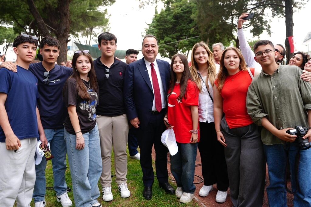 Başkan Dutlulu gençlerle buluştu: “Manisa’yı Gençlerin Şehri Yapacağız”-4
