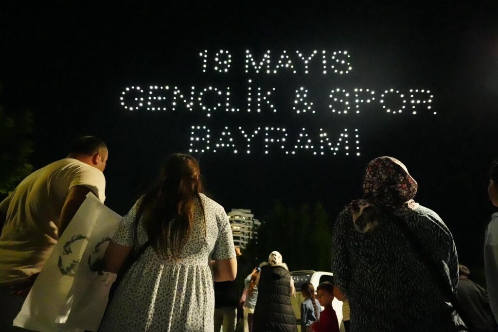 Manisa’da 19 Mayısa dron gösterisi damga vurdu-.3.1.1