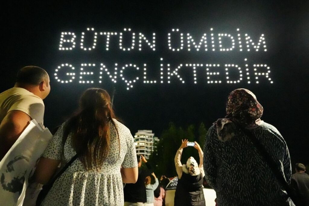 Manisa’da 19 Mayısa dron gösterisi damga vurdu-.2.3