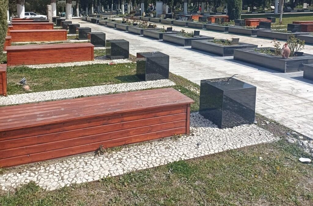 Manisa’da mezarlıklar bayrama hazırlanıyor: 17 ilçede yoğun mesai-2