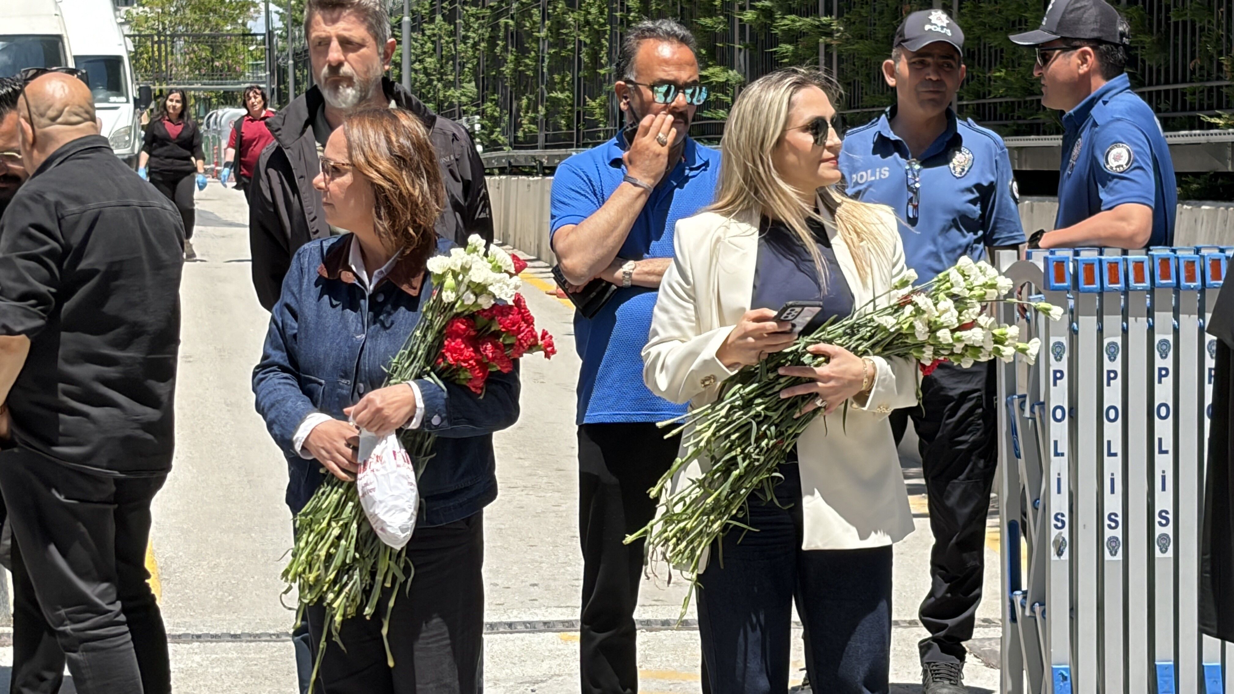 Kılıçdaroğlu, Genel Merkez'de Çiçeklerle Karşılandıı (3)