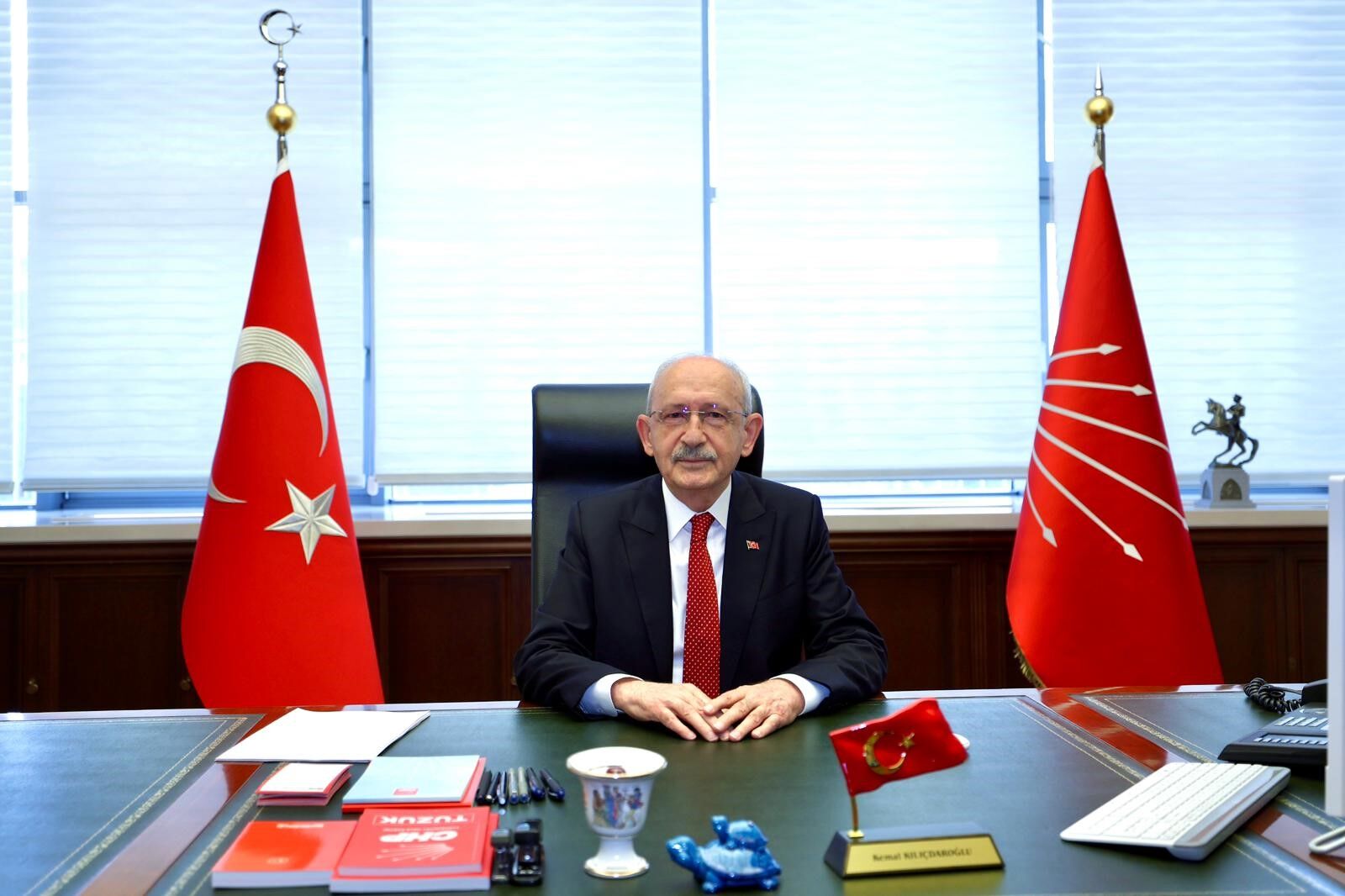 Kılıçdaroğlu, Genel Merkez'de Çiçeklerle Karşılandıı (6)