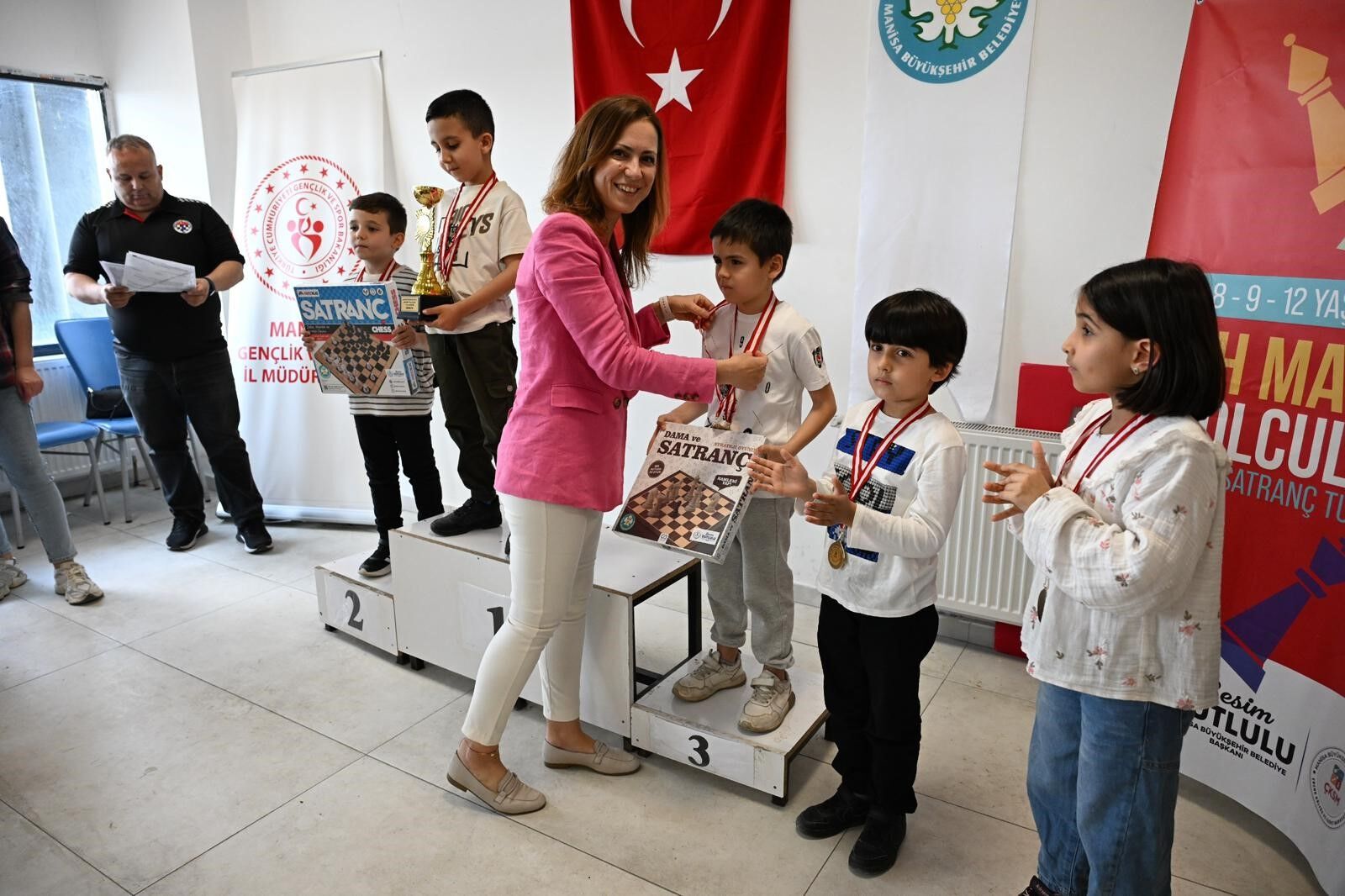 Manisa Satranç Turnuvasına Ev Sahiğliği Yaptı! (4)