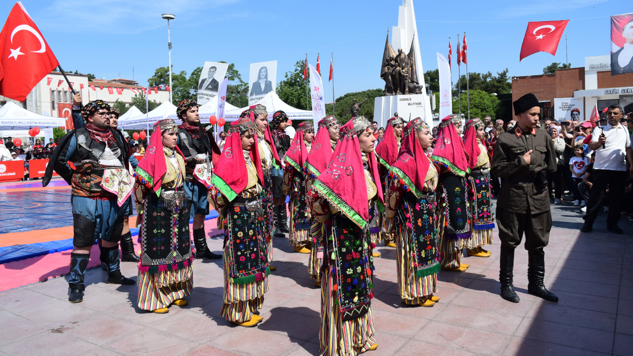 Manisa’da 19 Mayıs Bayramı Büyük Coşkuyla Kutlandı (1)