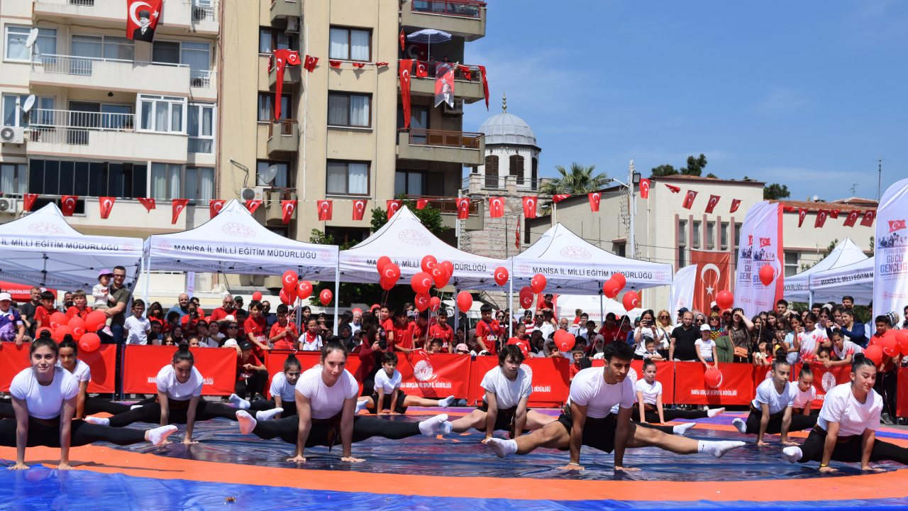 Manisa’da 19 Mayıs Bayramı Büyük Coşkuyla Kutlandı (3)