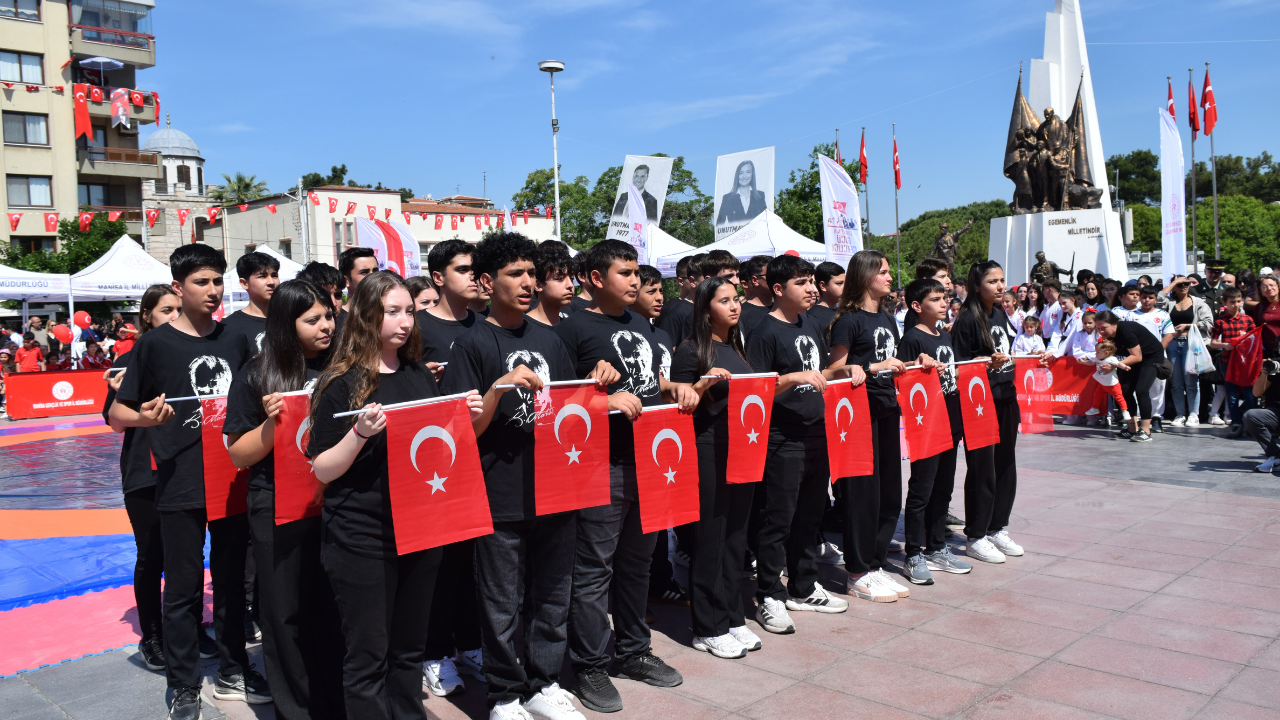 Manisa’da 19 Mayıs Bayramı Büyük Coşkuyla Kutlandı (4)
