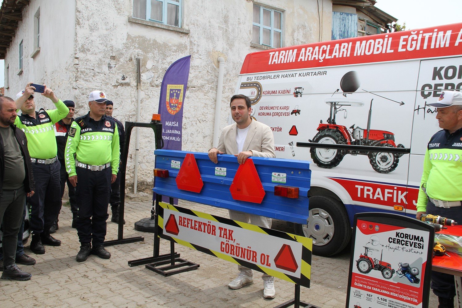 Manisa'da Hem Teorik Hem De Uygulamalı Trafik Eğitimi (3)
