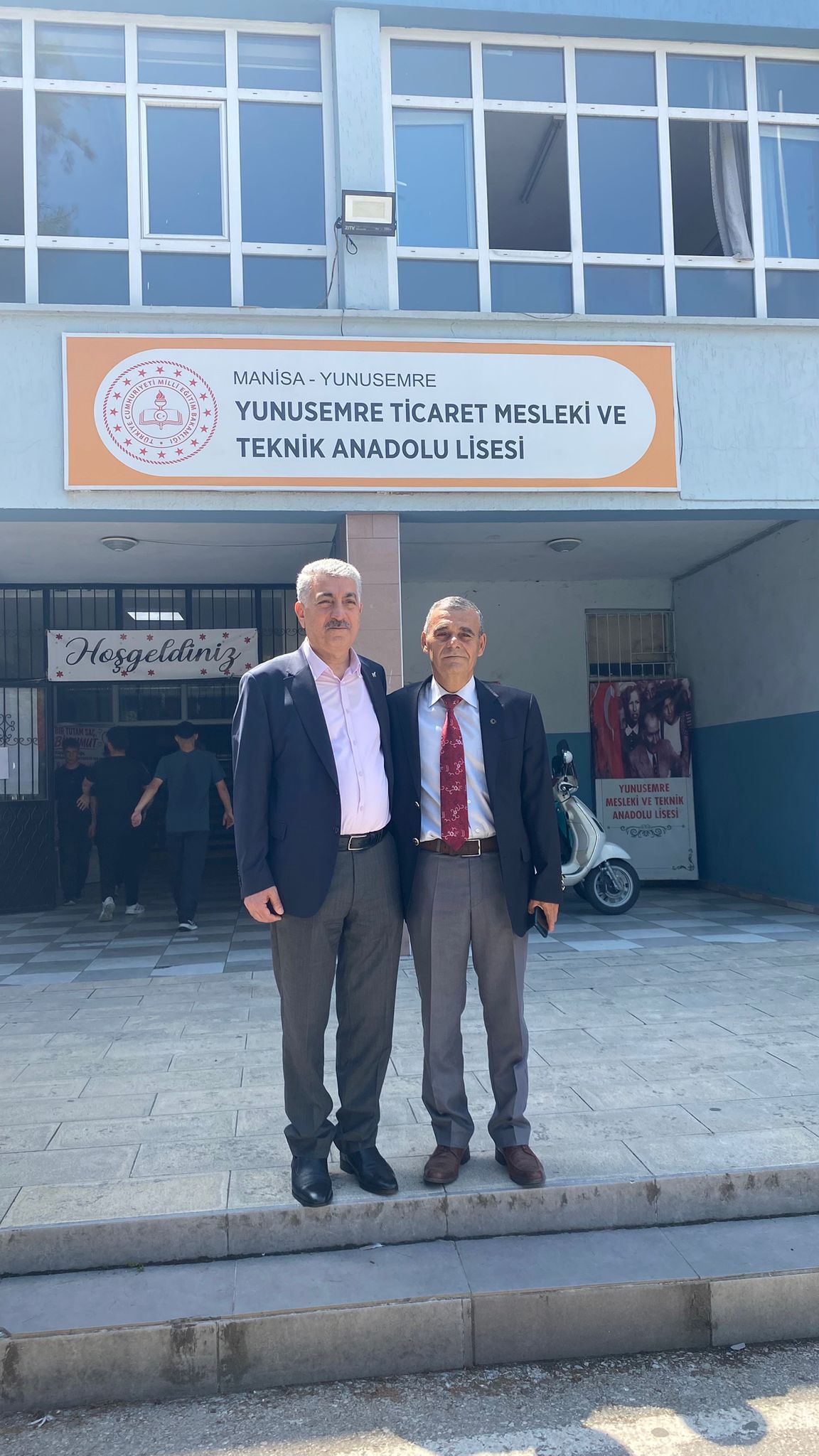 Manisa'da İz Bırakan Mezunlar Paneli Duygu Dolu Anlara Sahne Oldu (1)