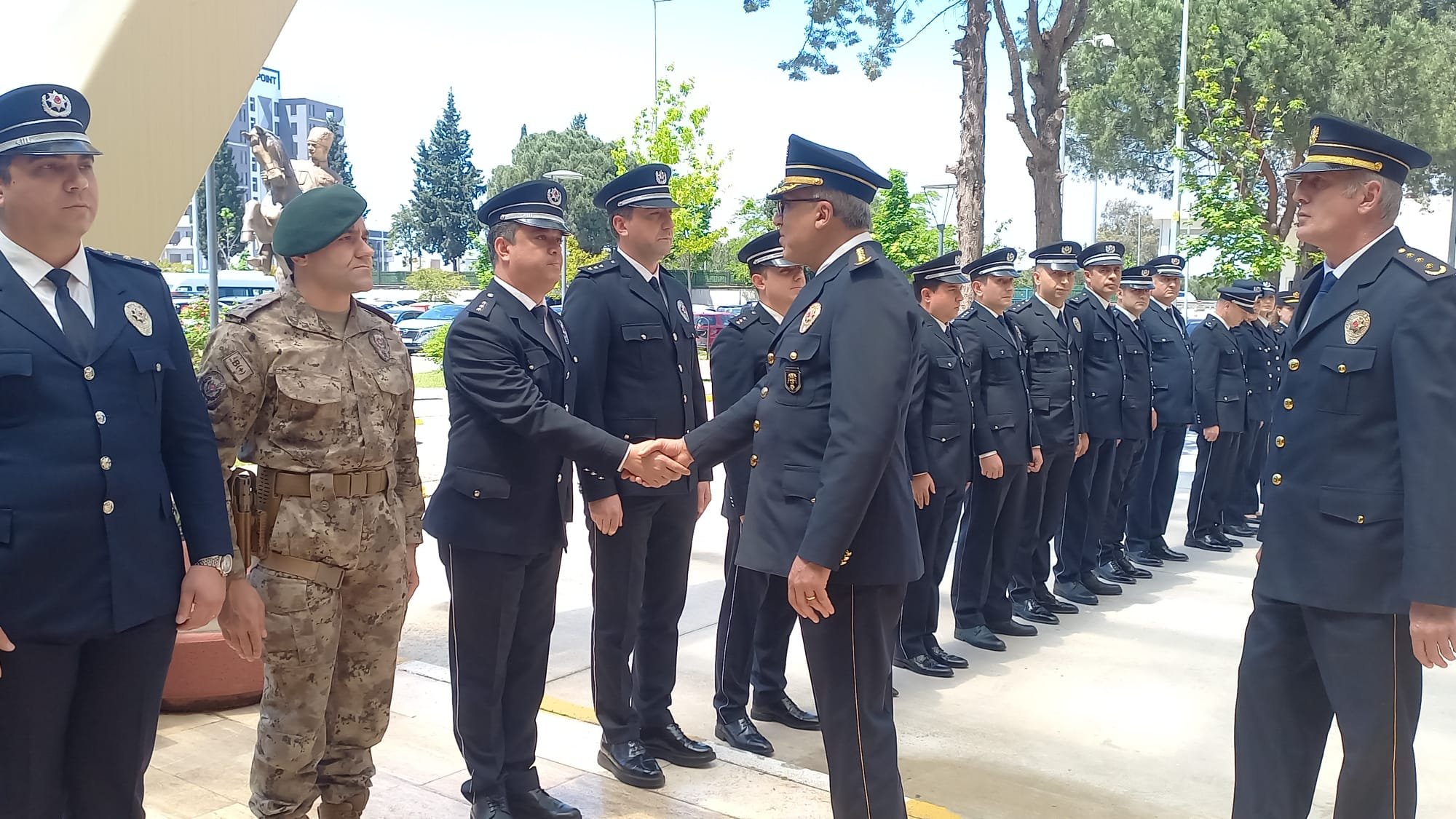 Manisa’da Yeni Dönem Emniyet Müdürü Adnan Karayel Görevine Başladı (2)