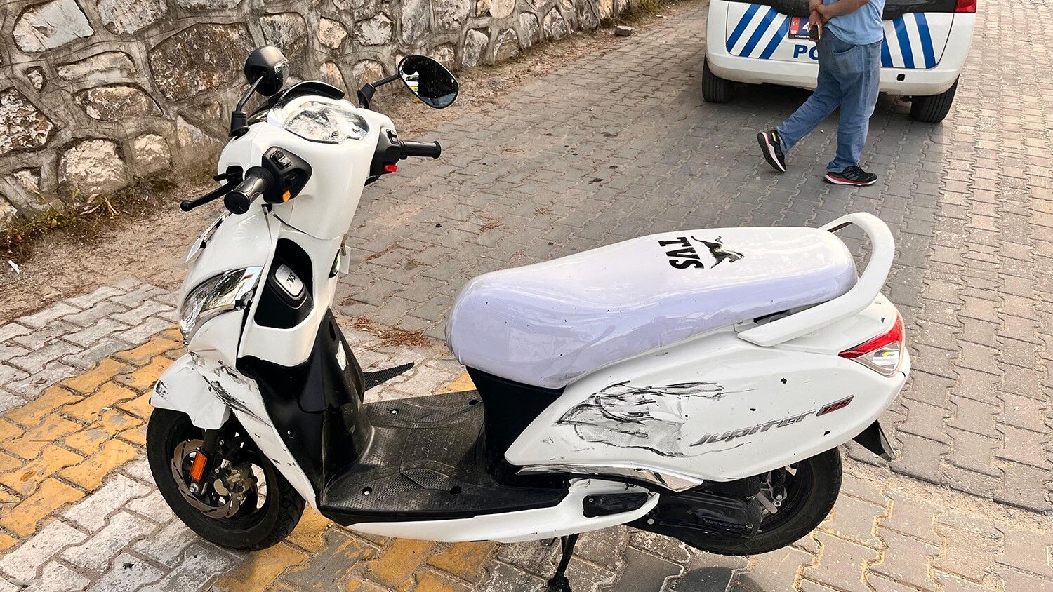 Otomobil Ile Motosiklet Çarpıştı (3)