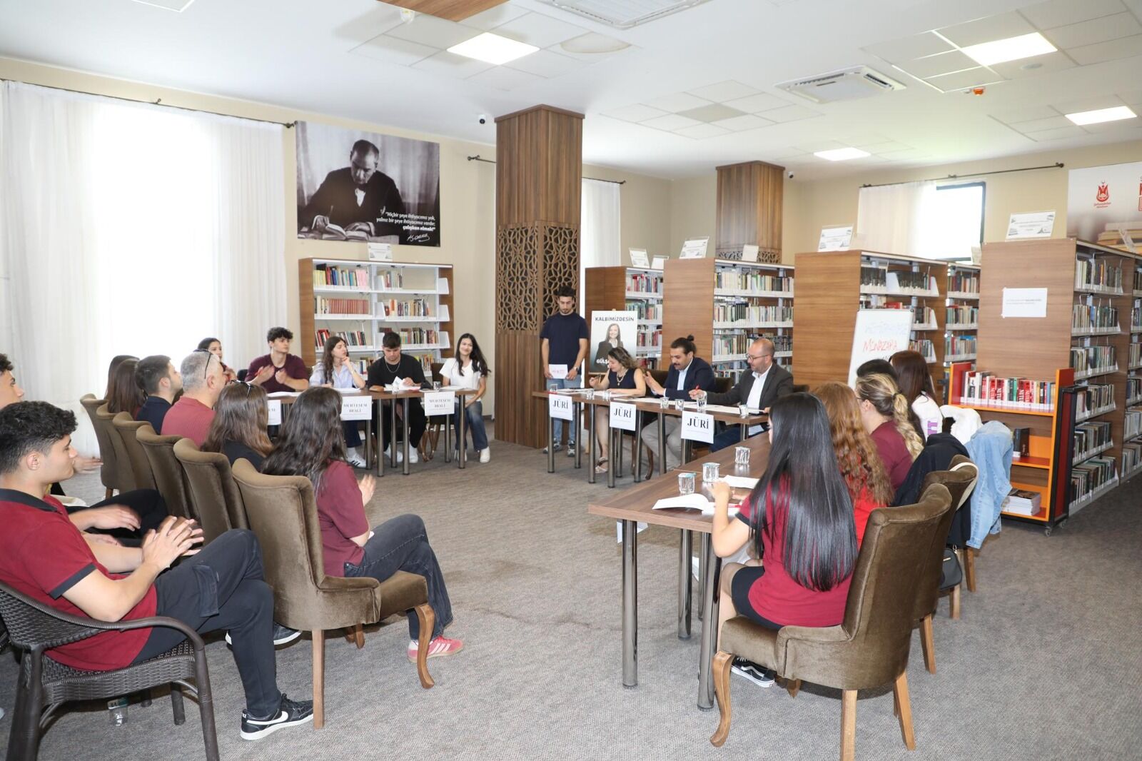 Şehzadeler Belediyesi Gençlik Evi'nde Renkli Münazara Yarışması