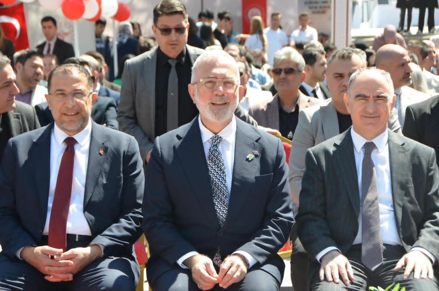 AK Partili Yenişehirlioğlu Akhisar’da kitap fuarında konuştu-.1.1