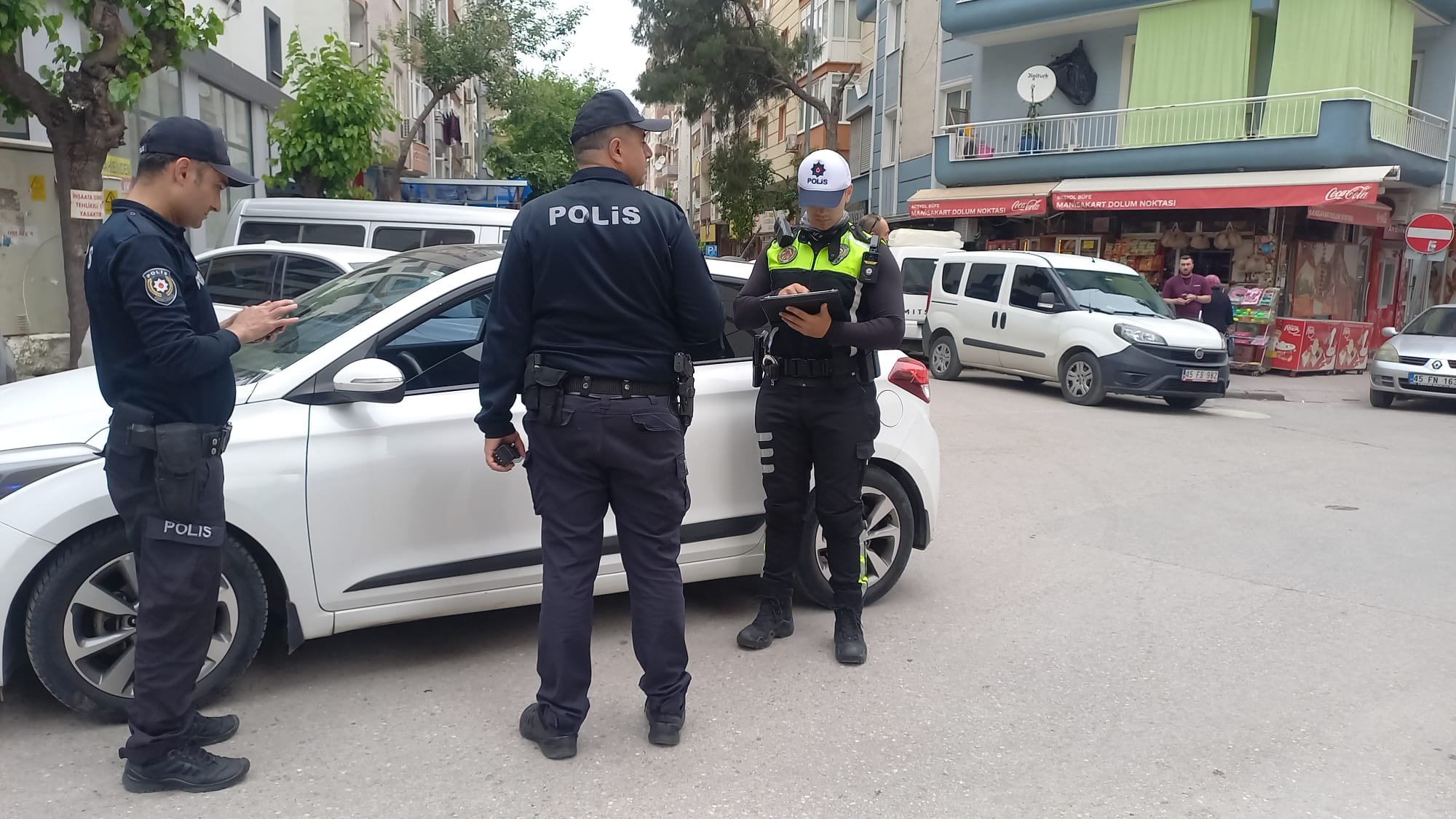 Manisa’da Emniyetten Huzur Operasyonu: 3 Saat Arayla Şok Denetim!-.1