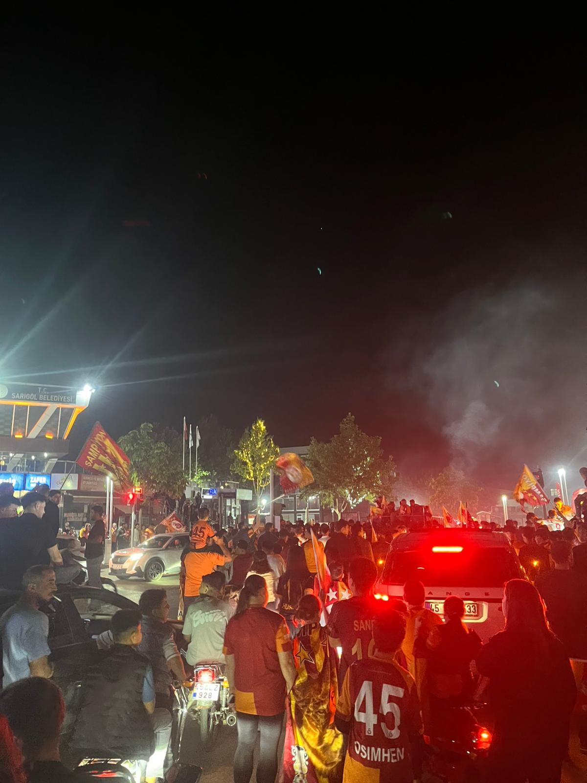 Sarıgöl'de Galatasaraylı taraftarlar şampiyonluk coşkusunu doyasıya yaşıyor-.1