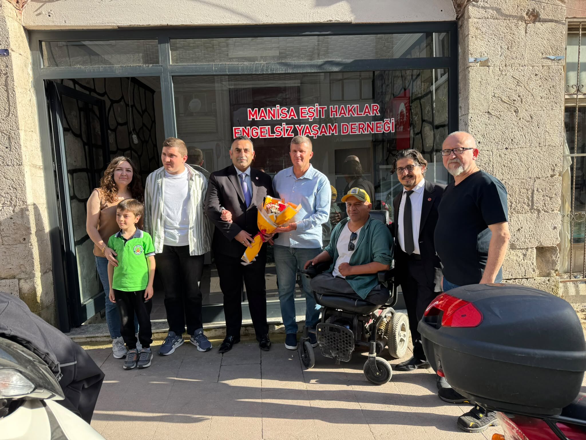 Yeniden Refah Şehzadeler'den Manisa Eşit Haklar Engelsiz Yaşam Derneği’ne ziyaret-.2.1