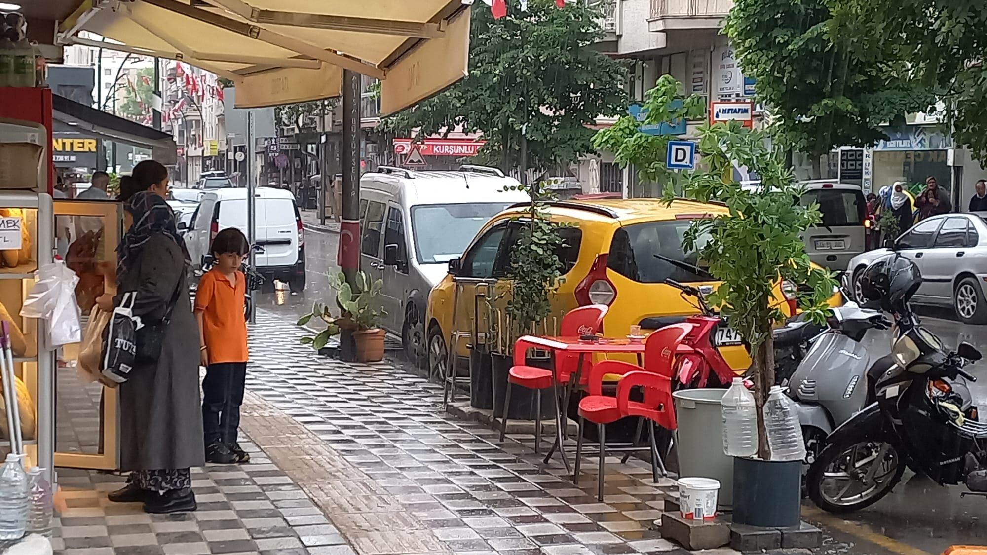 manisa'da sağanak yağış başladı-.3.1